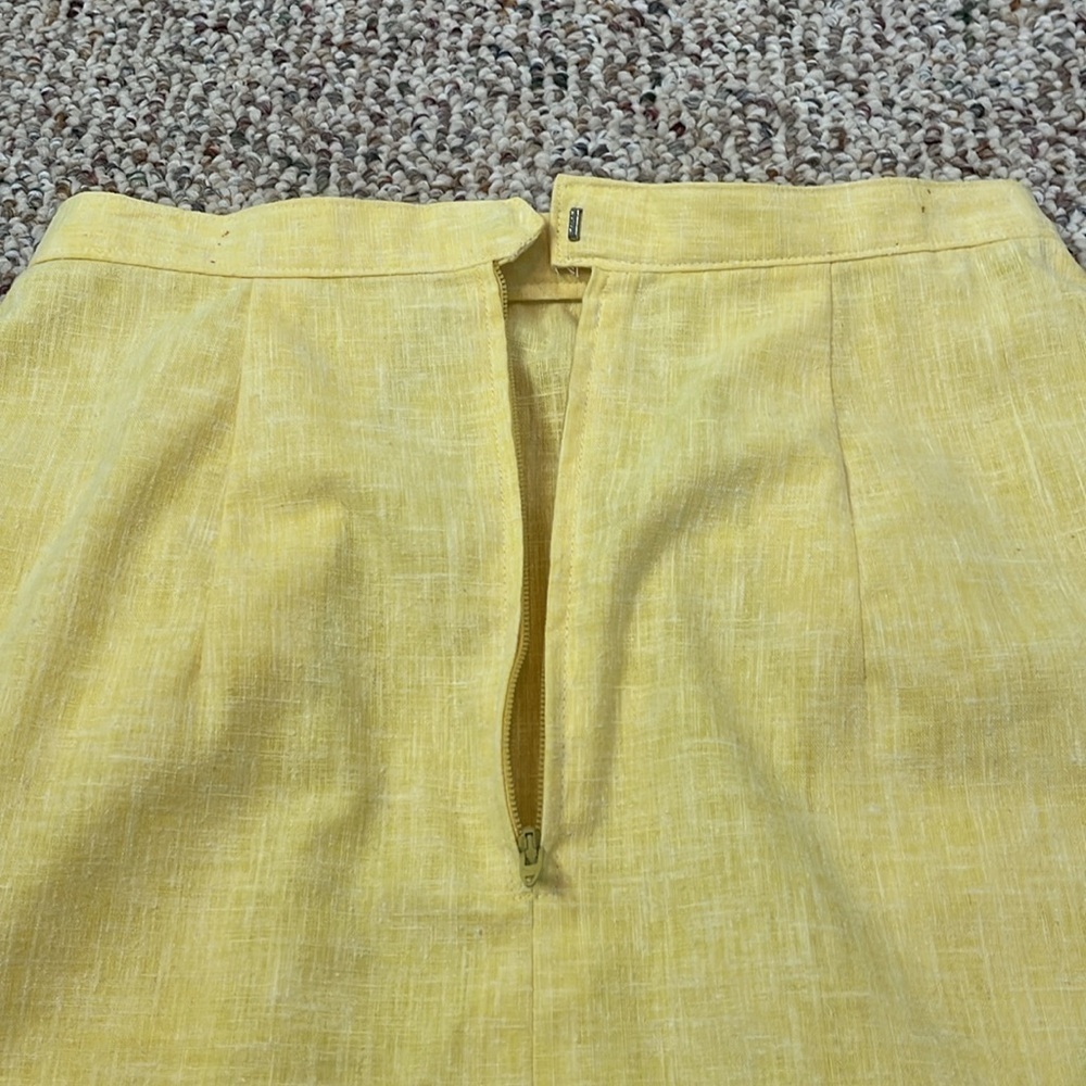 Vintage Yellow Linen Like Skirt. Size 6 - Picture 5 of 10